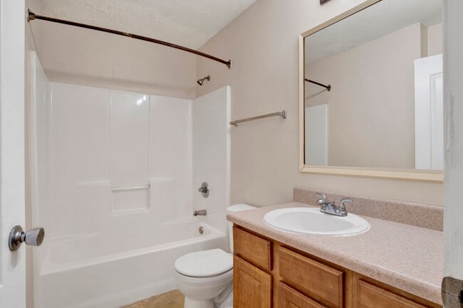 Building Photo - 3 bed 2 bath home off Olive Rd