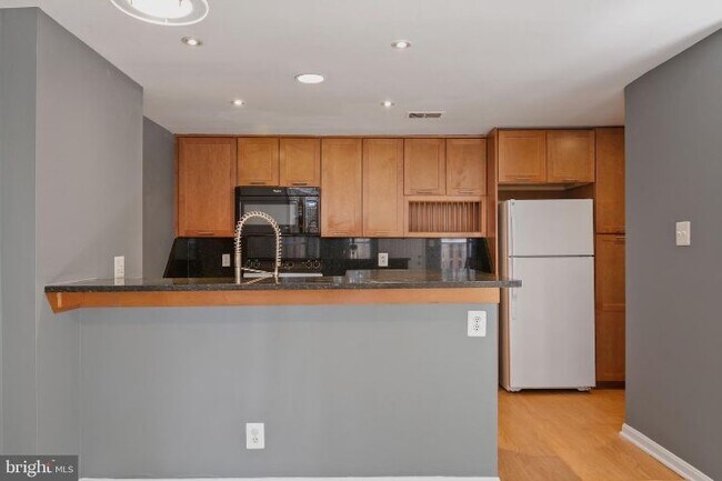 Building Photo - 4463 Pembrook Village Dr