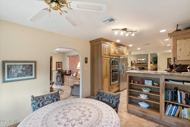 Building Photo - 25409 N Quail Haven Dr