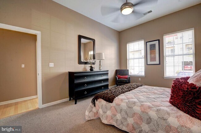 Building Photo - 4951 Brenman Park Dr