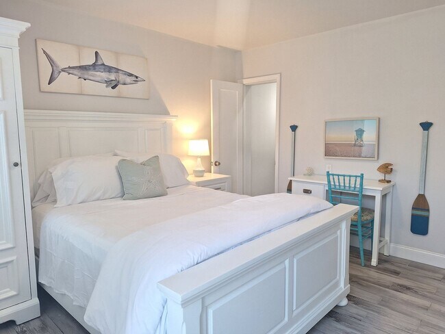 Building Photo - NSB FURNISHED EFFICIENCY-ALL UTILITES INCLUDED!