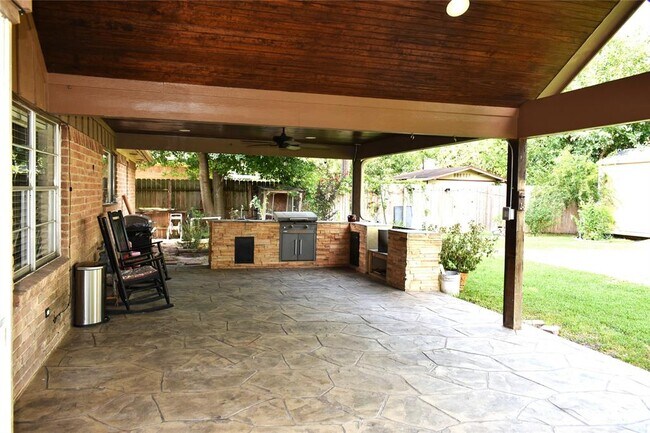Building Photo - 12706 Highmanor Dr