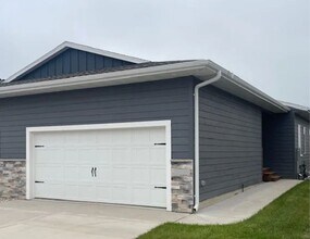 Building Photo - Tunis Drive Townhomes