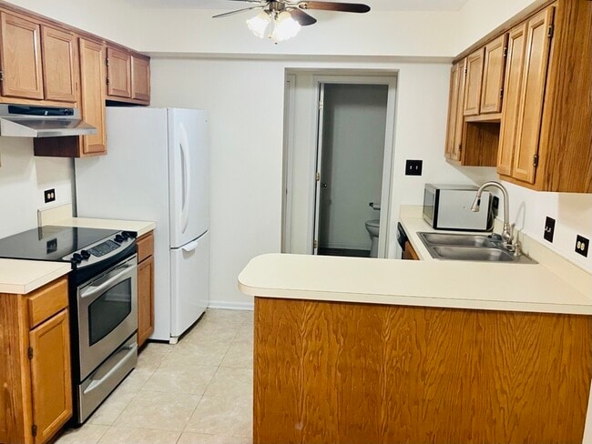 Building Photo - 3524 Willowview Ct