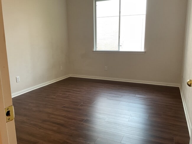 Building Photo - 18326 Hollow Branch Ct