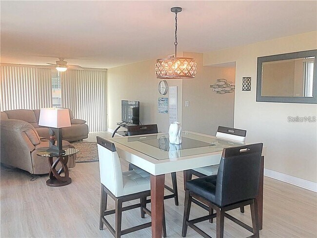 Building Photo - 400 Island Way