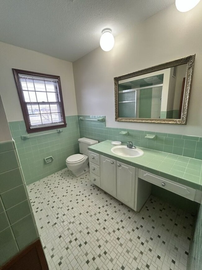 Building Photo - Beautiful 2 Bedroom Apartment in the heart...