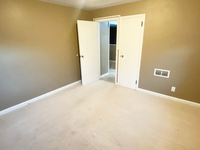 Building Photo - 2-Bedroom 1 Bath Ranch Style Home Near GD ...