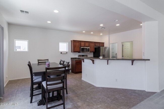 Building Photo - 44175 W Knauss Dr