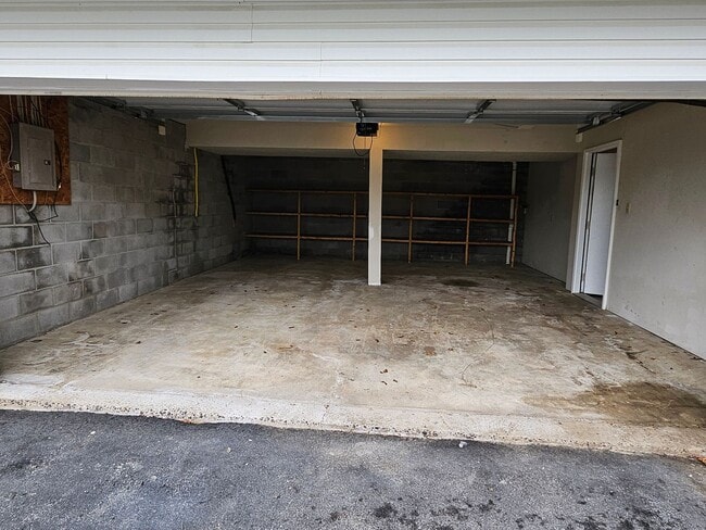Building Photo - 2105 Circleville Rd