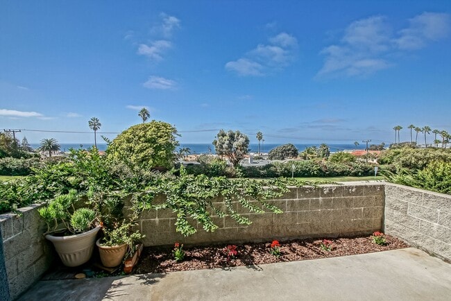 Building Photo - REMODELED, SPACIOUS & BRIGHT OCEAN-FACING CONDO IN BEAUTIFUL COMPLEX PERCHED ABOVE HOLLYWOOD RIVI...