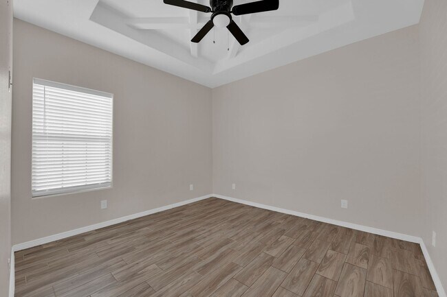 Building Photo - SPACIOUS! CONTEMPORARY! LOCATION!
