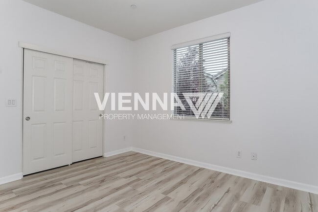 Building Photo - Beautiful Roseville Home rent ready!