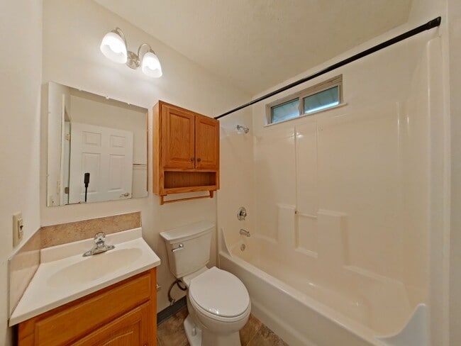 Building Photo - 3 Bedroom House  ~ Northern Corvallis