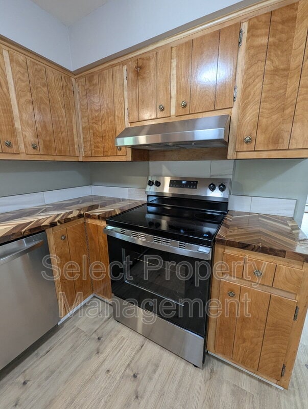 Building Photo - 3211 Jonquil Dr