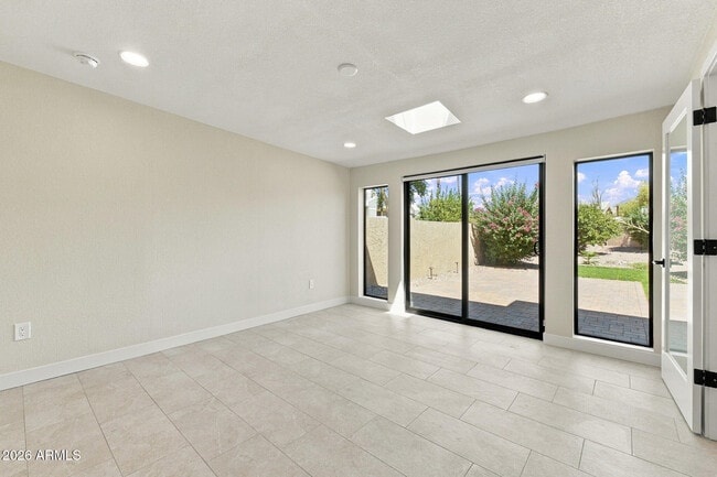 Building Photo - 10484 E Fanfol Ln
