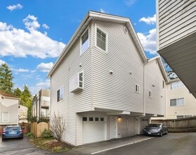 Building Photo - Beautifully Remodeled 3 Bed, 2 Bath Home in Northgate! Near Light rail, UW Medical.