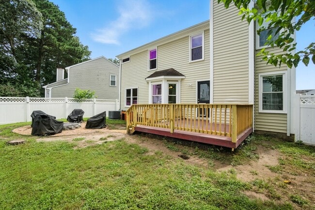 Building Photo - 1036 Woodsmans Reach