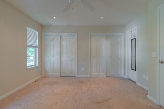 Building Photo - 846 Patrick Henry Dr