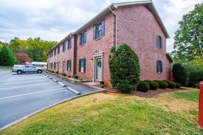 Building Photo - Beautiful 2 Bed, 2.5 Bath Condo in Johnson...