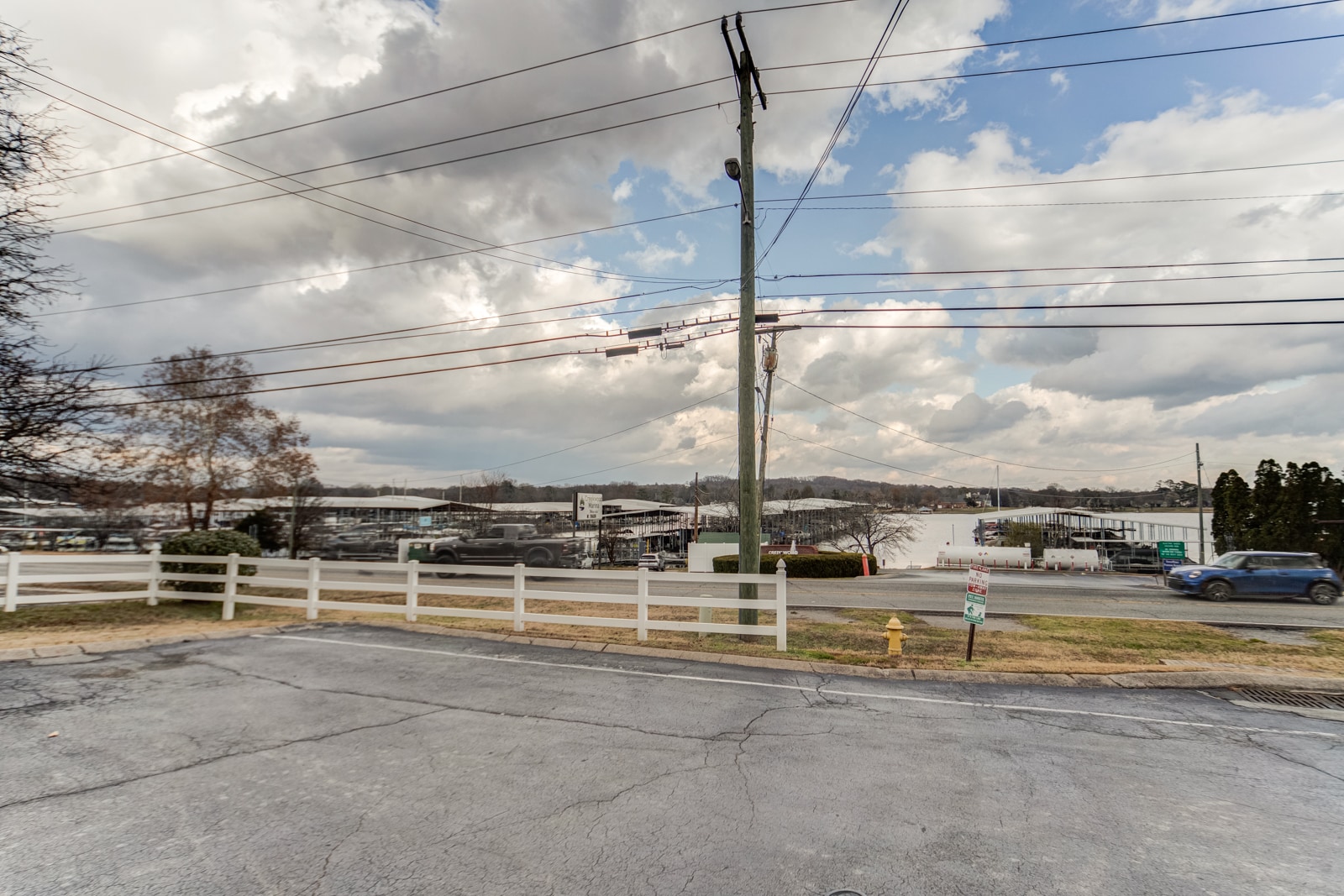 Building Photo - 250 Sanders Ferry Rd