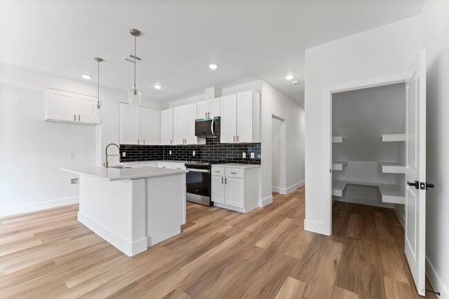 Building Photo - 8205 Carver Rd