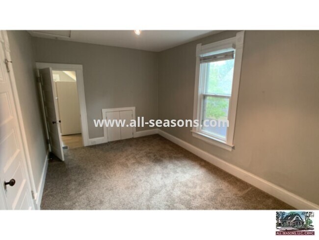 Building Photo - Charming Updated 2 Bedroom Unit on the Old North End!