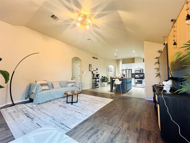 Building Photo - 5531 Jay Thrush Dr