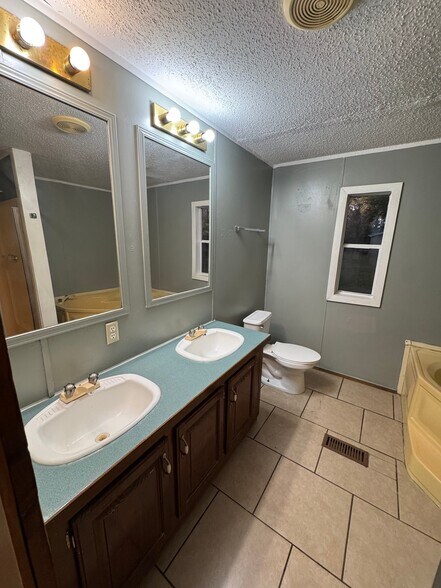 Building Photo - 286 Vestry Rd