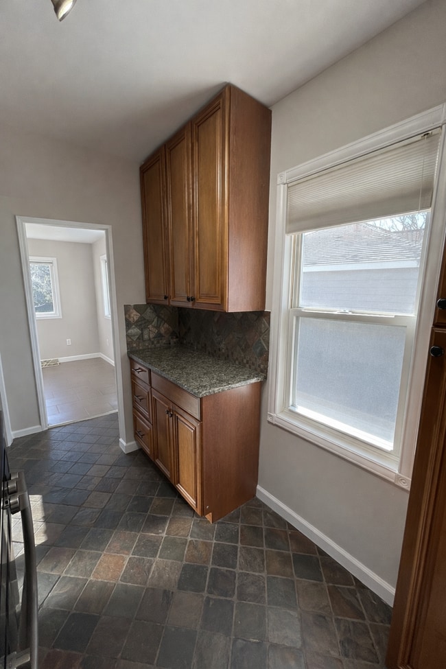 Building Photo - COMING SOON! - 2 BED 1 BATH Home!