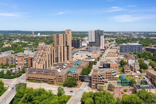 Building Photo - 20 NE 2nd St