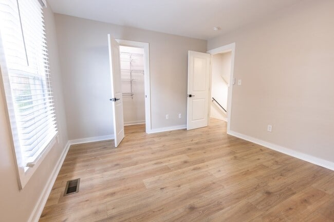Building Photo - 1415 2nd E Ct
