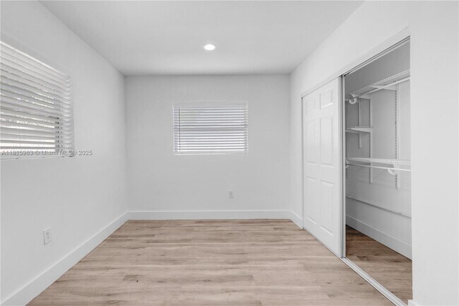Building Photo - 2512 NE 182nd Terrace