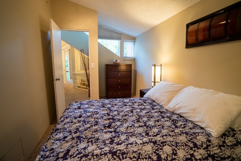 Building Photo - 830 W Altgeld St