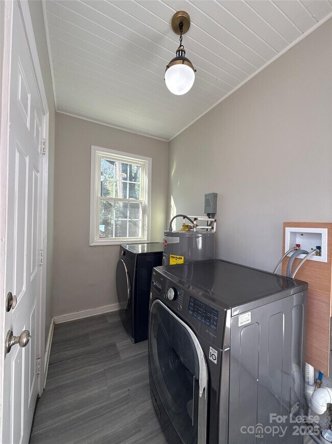 Building Photo - 1242 Dade St