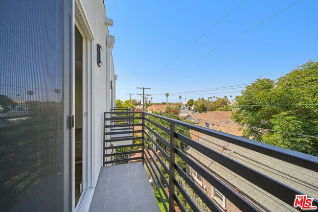 Building Photo - 1055 N Wilton Pl