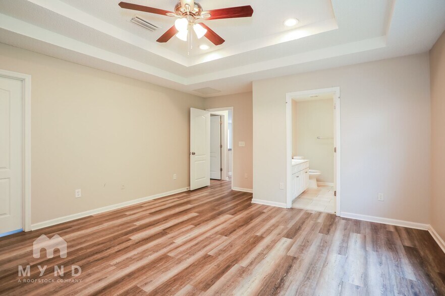 Building Photo - 7032 Beekman Lake Dr