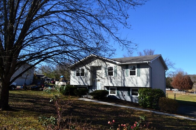 Building Photo - 728 Pleasant Valley Rd