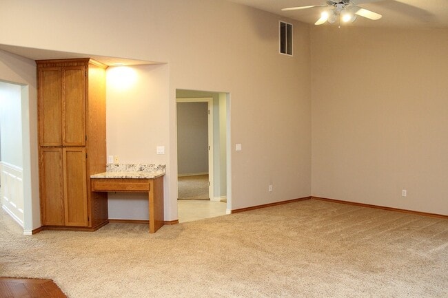 Building Photo - 15040 SE Lostine Dr