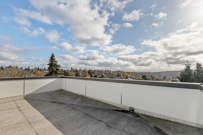 Building Photo - 3bd/2ba Seattle Townhome