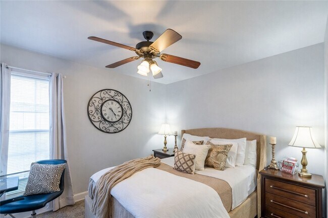 Building Photo - 1123 S Tottenham Ct