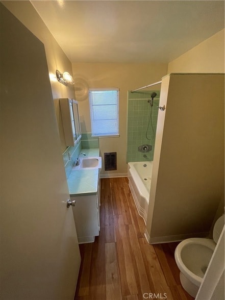 Building Photo - 823 La Cadena Ave