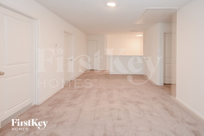 Building Photo - 501 Maple Bnd Ln