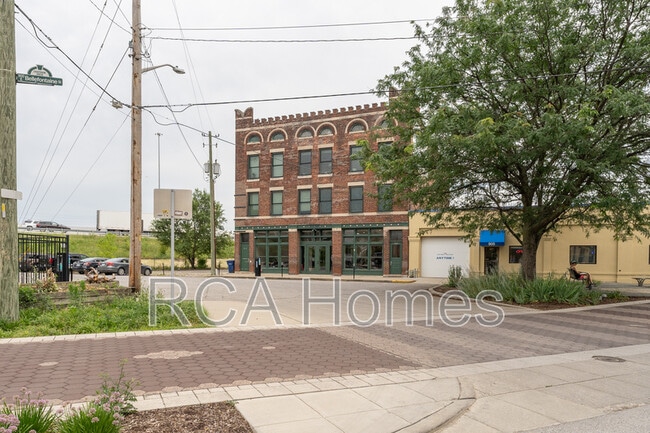 Building Photo - 909 Massachusetts Ave