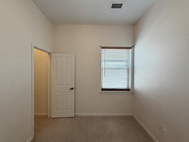 Building Photo - 6216 Calle Vizcaya NW