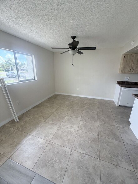 Building Photo - 5004 Chiquita Blvd S