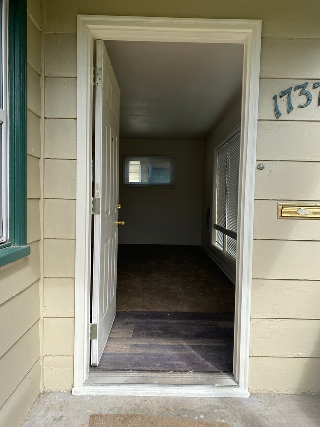 Building Photo - 1415 18th St NE