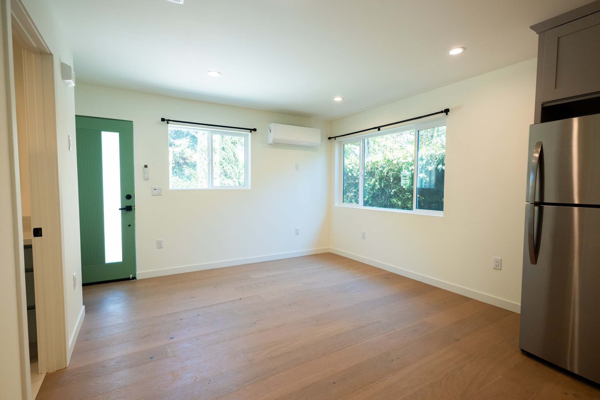 Building Photo - 1726 N Los Robles Ave