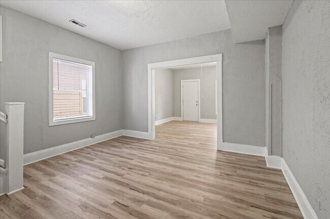 Building Photo - 1132 N Rural St