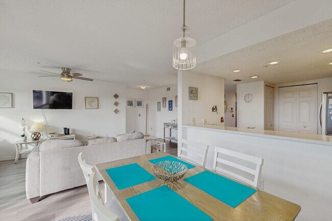 Building Photo - 3607 E Bay Dr